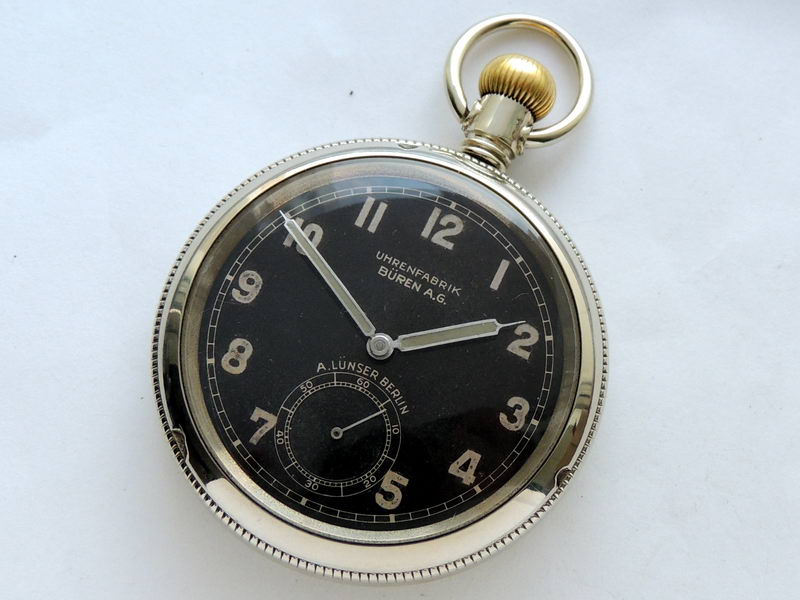 Пока идут старинные часы... На ярмарке «Антикварный салон» представят уникальную коллекцию часов. 